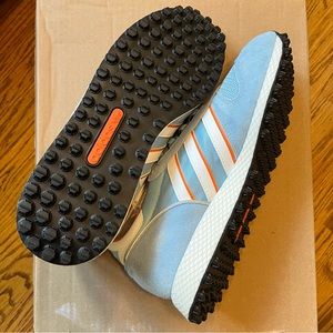 classic Adidas running shoe [ 9.5, brand new ]